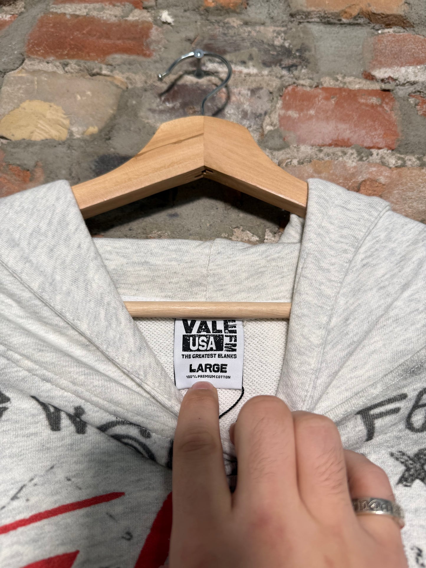 (L) Vale Mural Pullover Hoodie