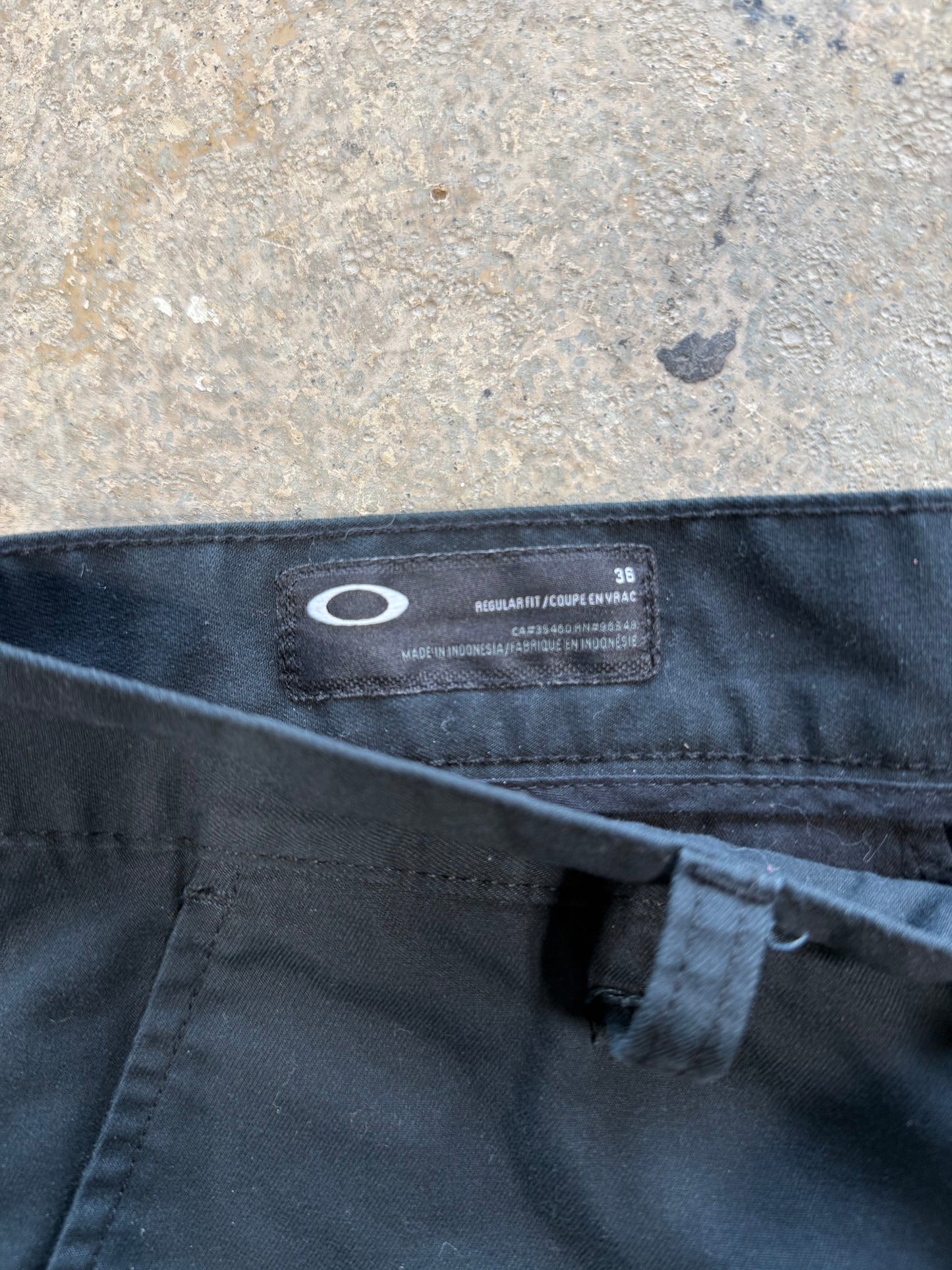 (36 Waist) 00s Oakley Cargo Shorts Black