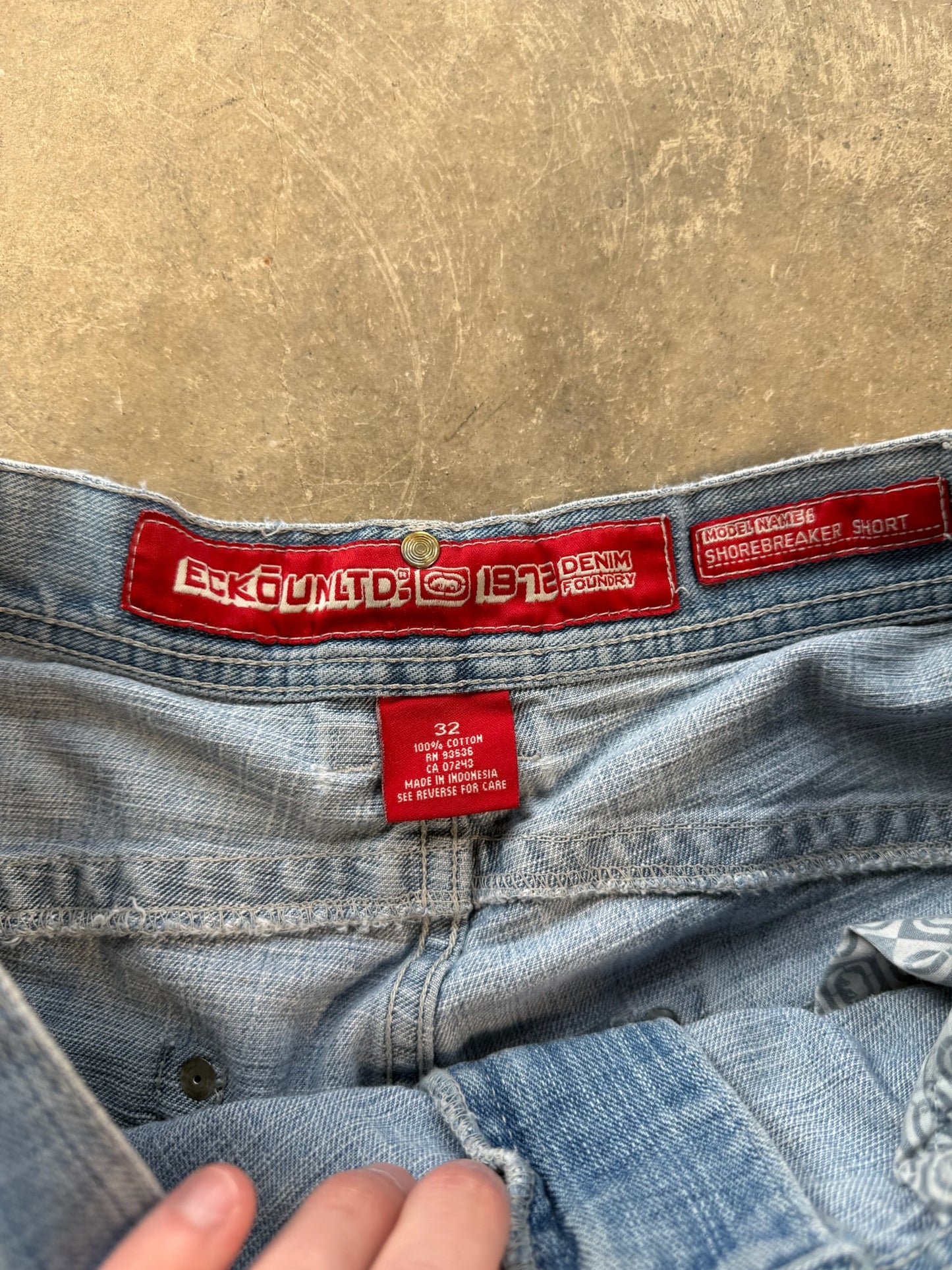 (32W) Y2K Ecko Faded Jorts