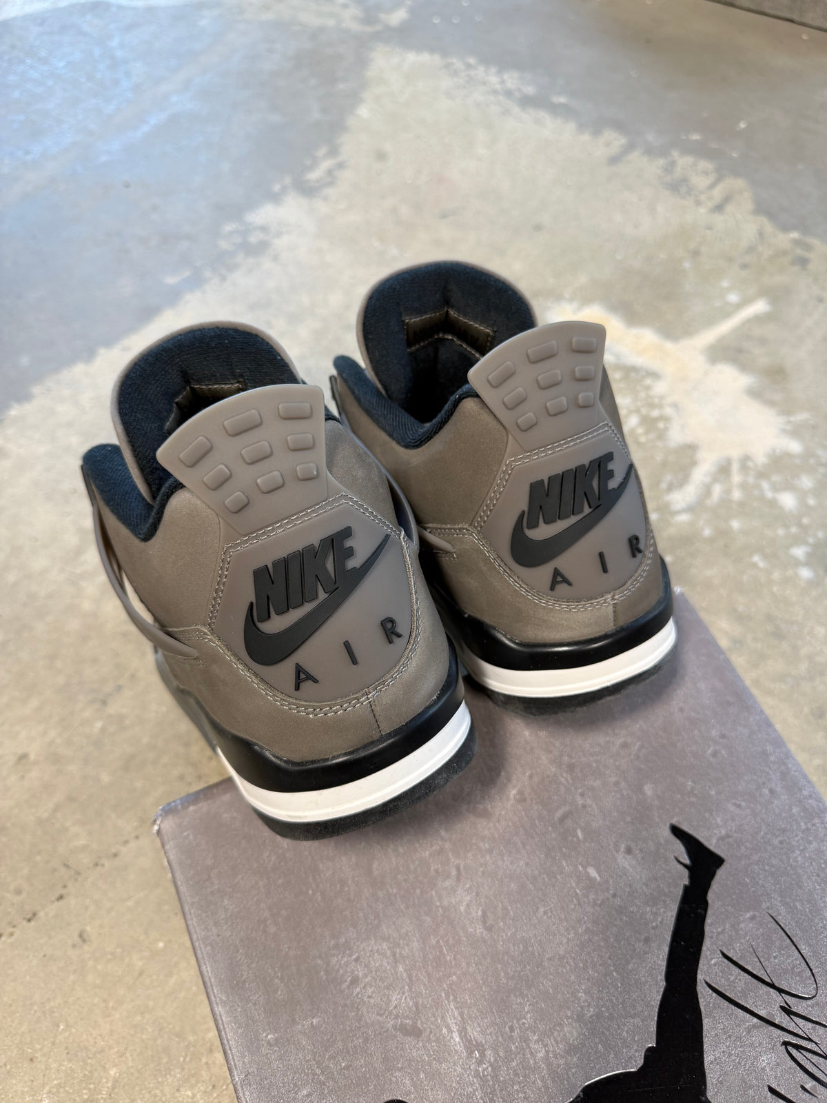 (11) Jordan 4 Cave Stone Lighty Used