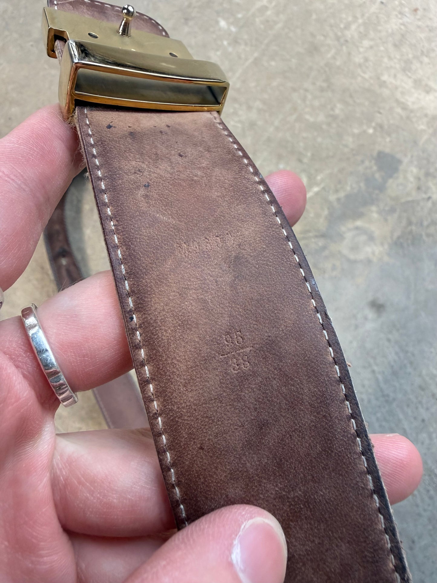 (38) White Louis Vuitton Damier Belt