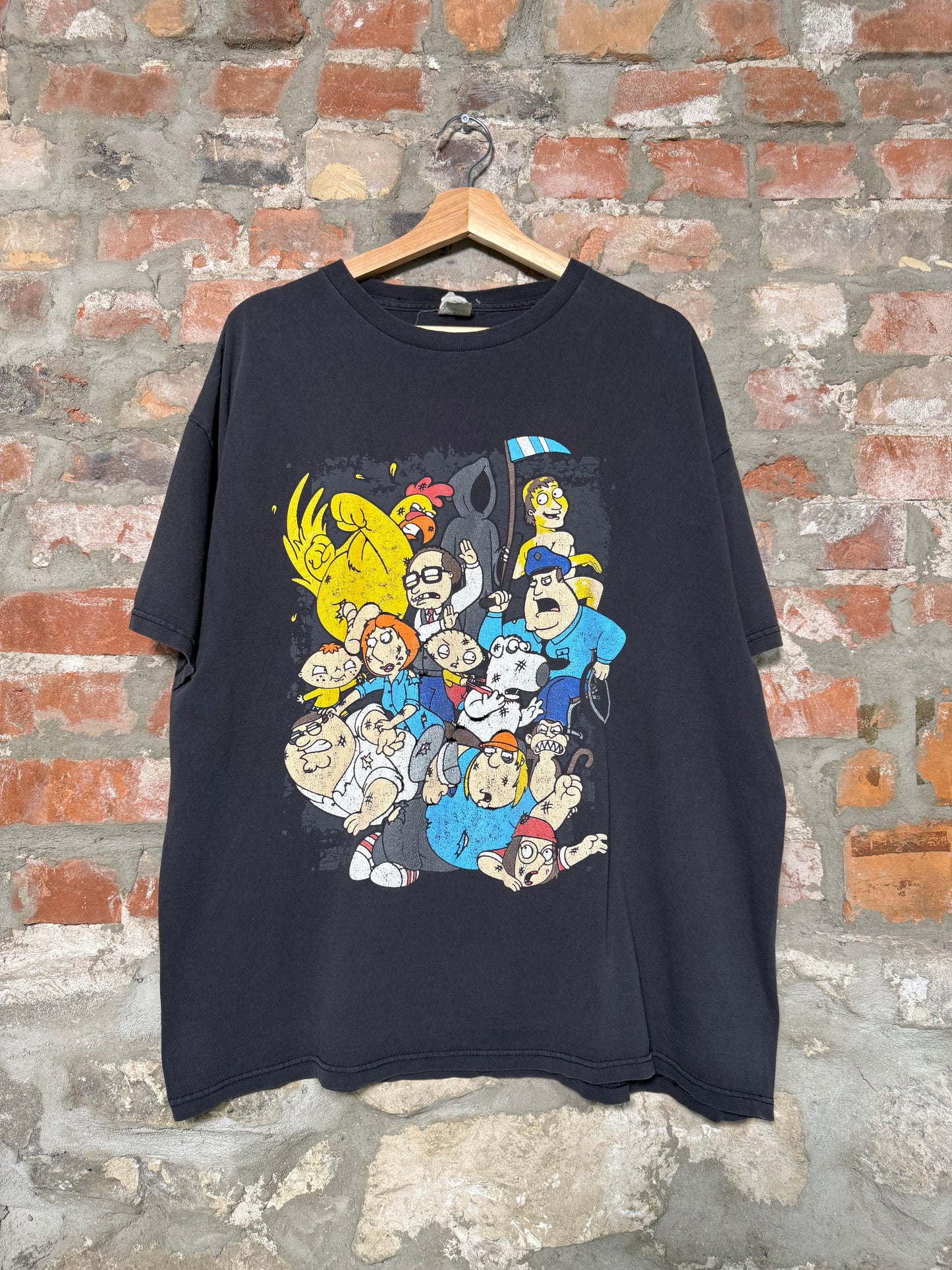 (XXL) 00s Family Guy Fighting Faded T-Shirt
