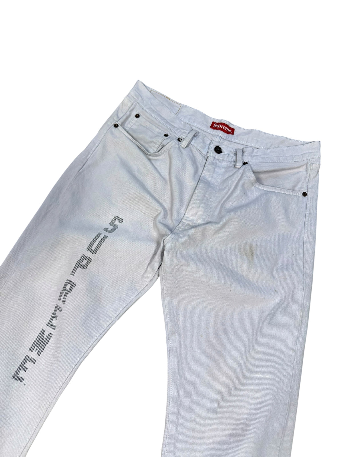 (34) Supreme Levi’s Spell Out Jeans