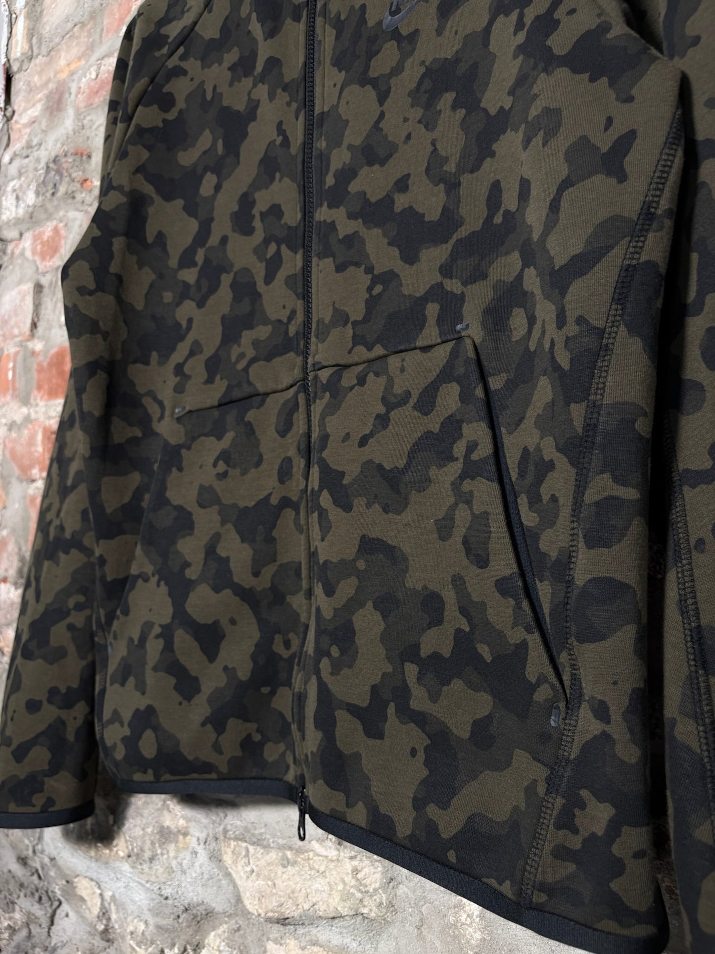 Nike Camo Tech Fleece Sz M