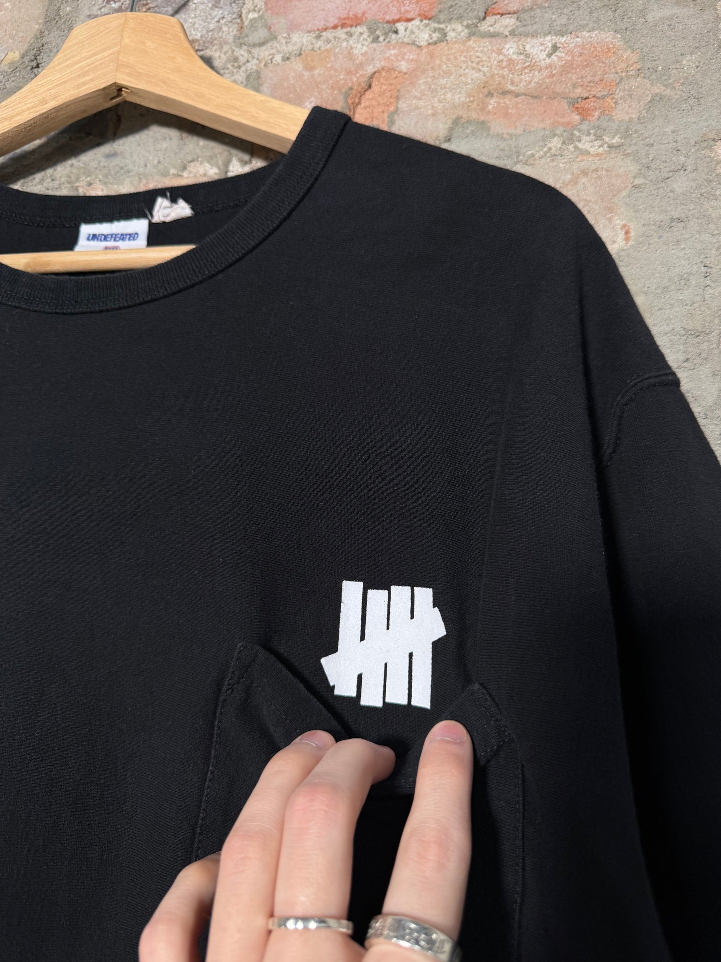 (XL) Undefeated Pocket Logo Tee
