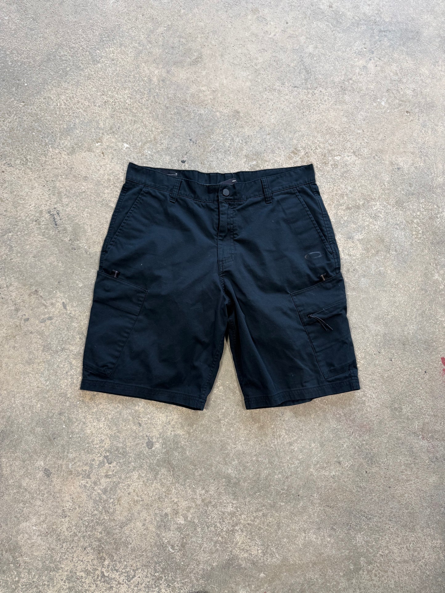 (36 Waist) 00s Oakley Cargo Shorts Black