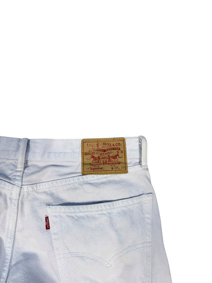 (34) Supreme Levi’s Spell Out Jeans