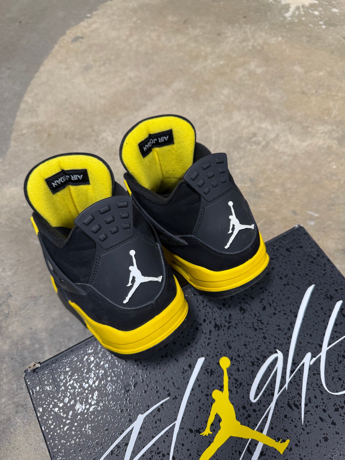 (10.5M) Jordan 4 Retro Thunder 2023