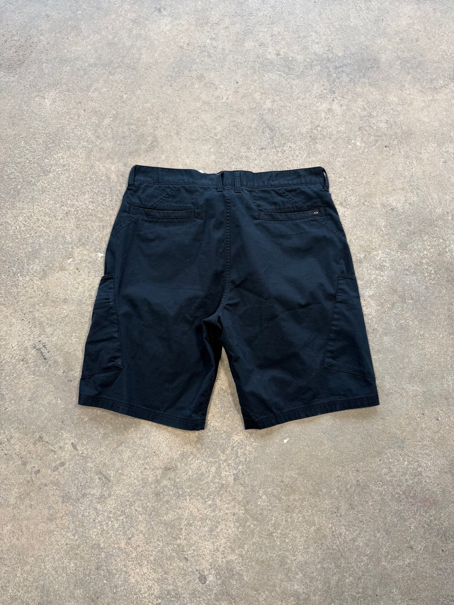 (36 Waist) 00s Oakley Cargo Shorts Black