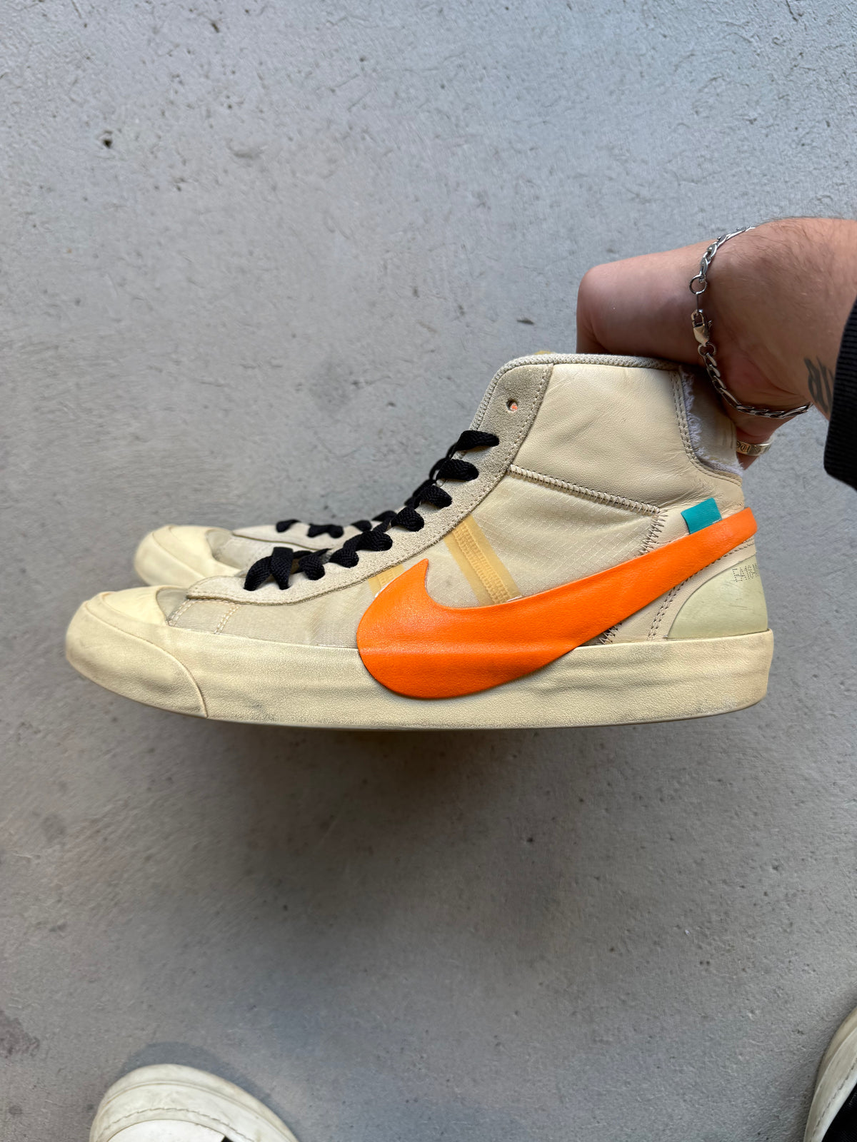 (10M) Nike Blazer Mid x Off-White