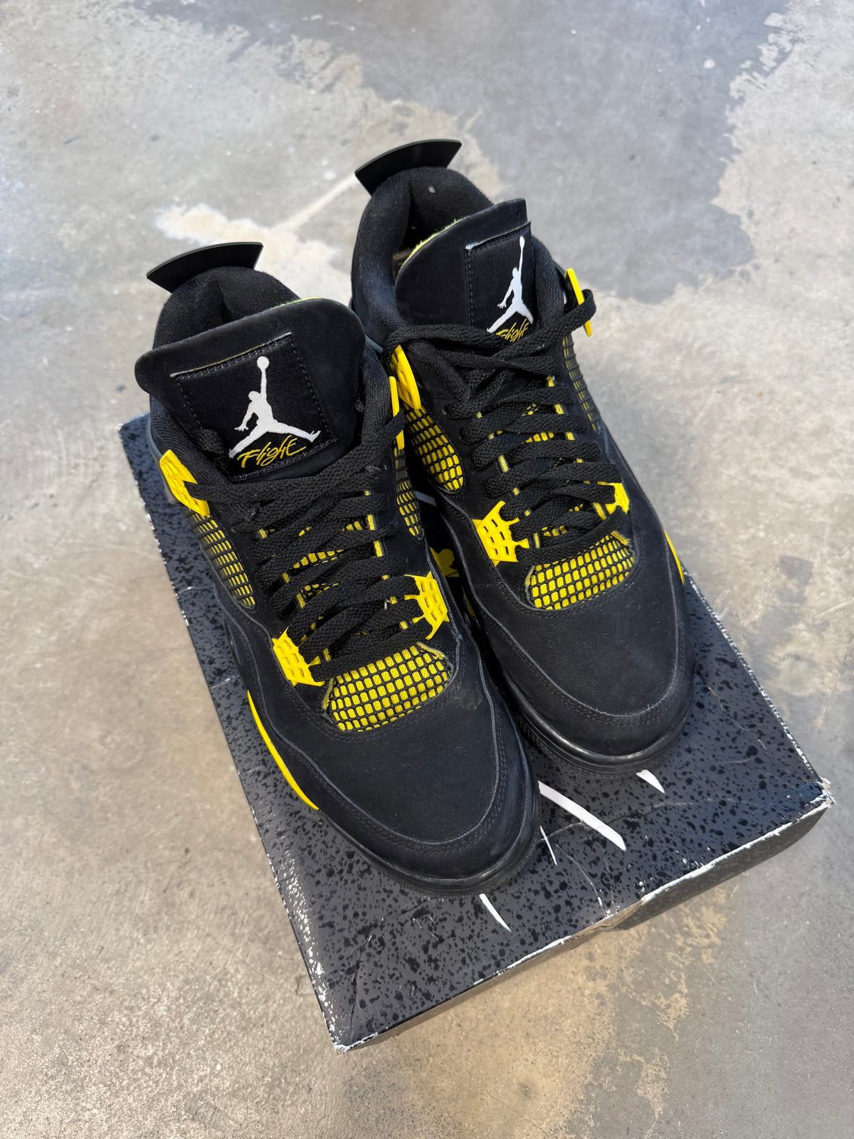 (11) Jordan 4 Thunder Used