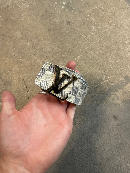 (38) White Louis Vuitton Damier Belt