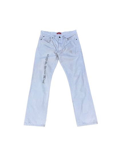(34) Supreme Levi’s Spell Out Jeans
