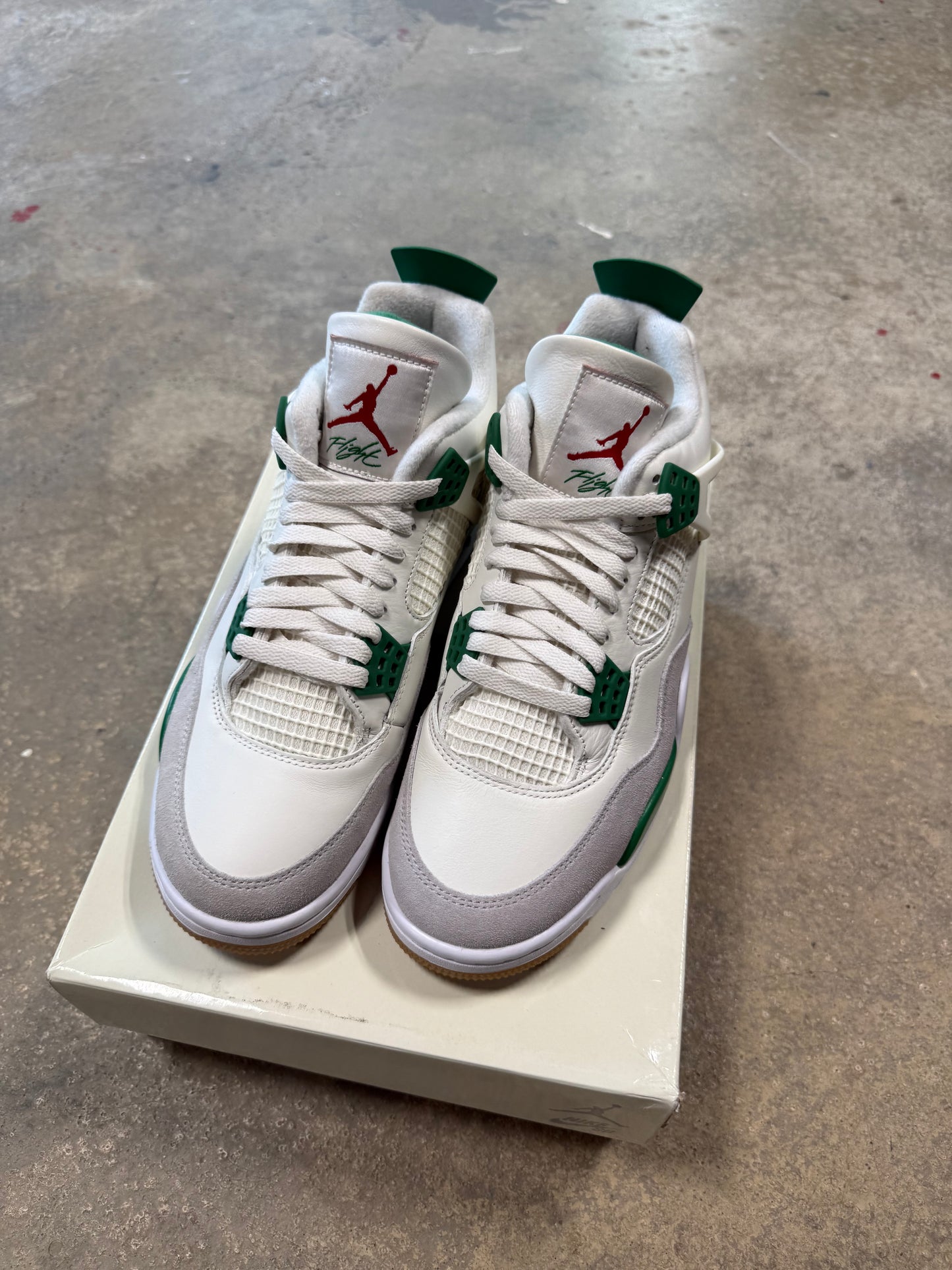 (9M) Used Jordan 4 SB Pine Green