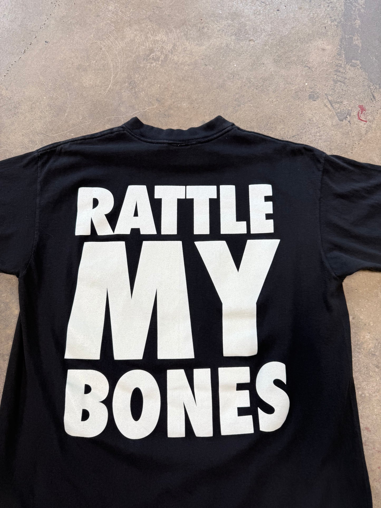 (L) 90’s Rattle My Bones Skull Shirt