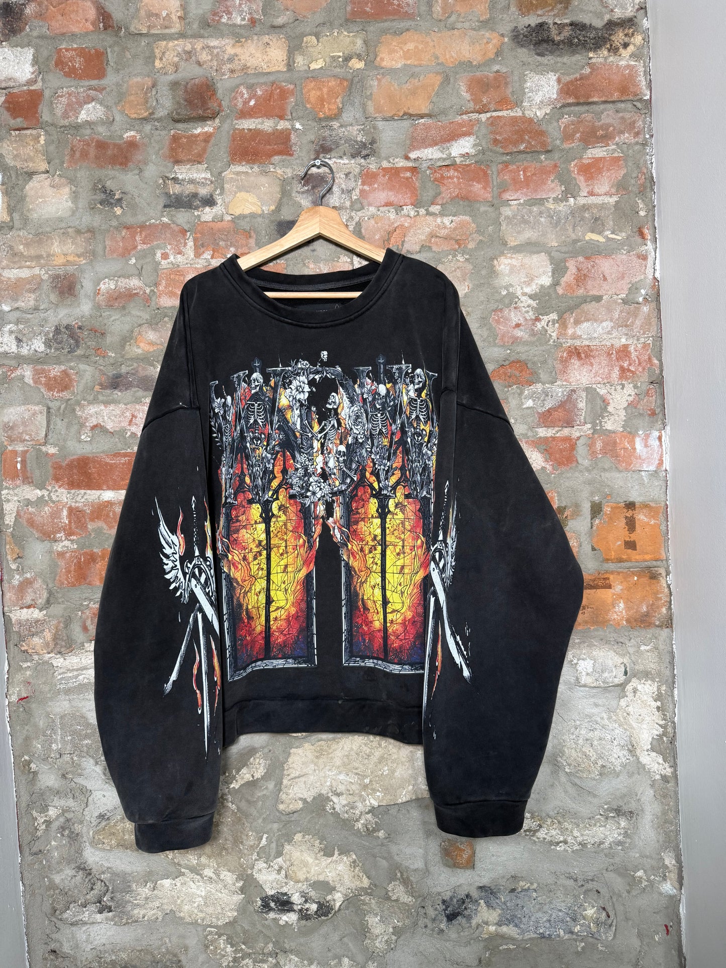 Who Decides War Ember Chapel
Crewneck Sweater Sz XXL