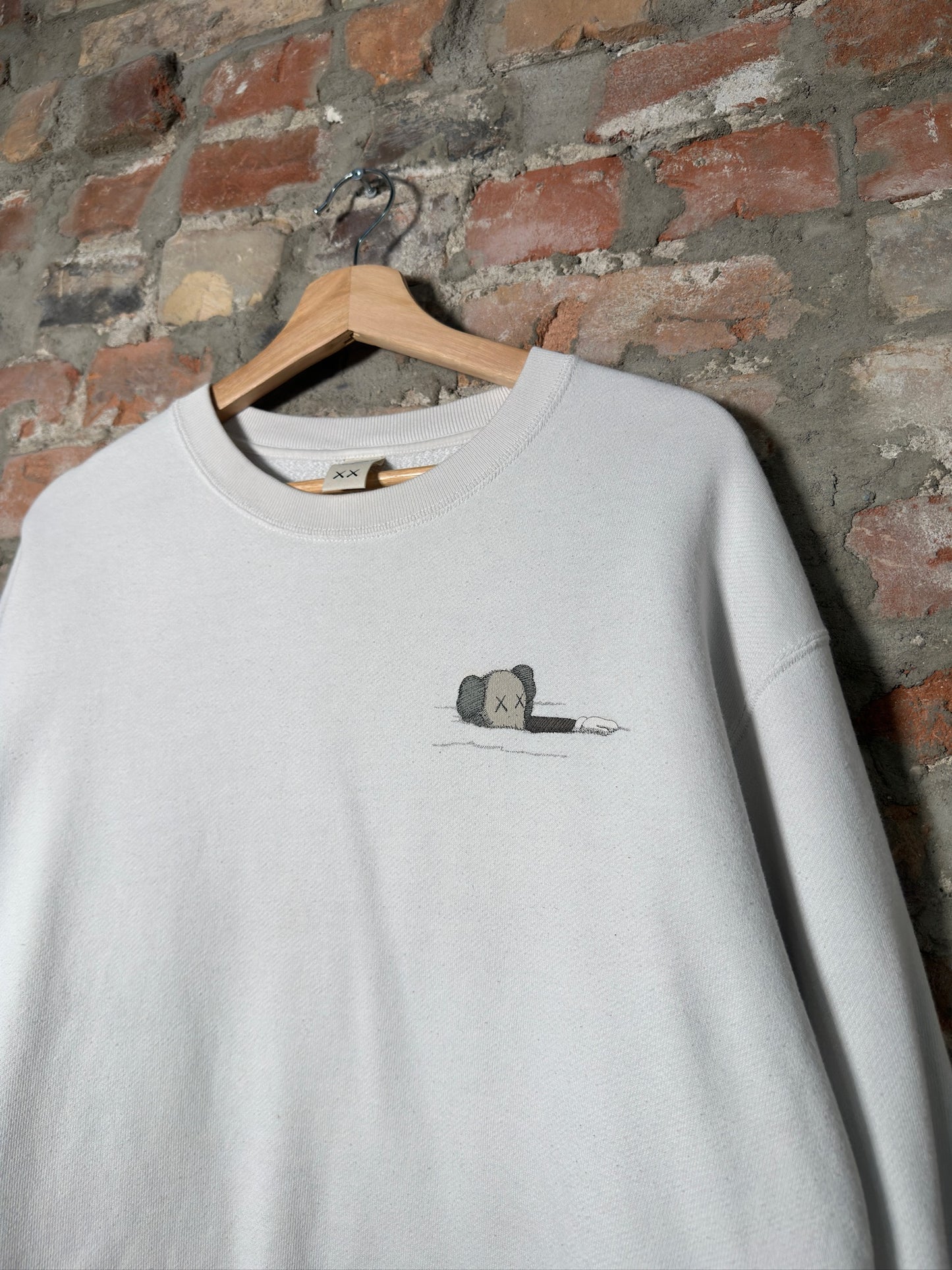 Kaws x UNIQLO Swimming Crewneck White Sz M