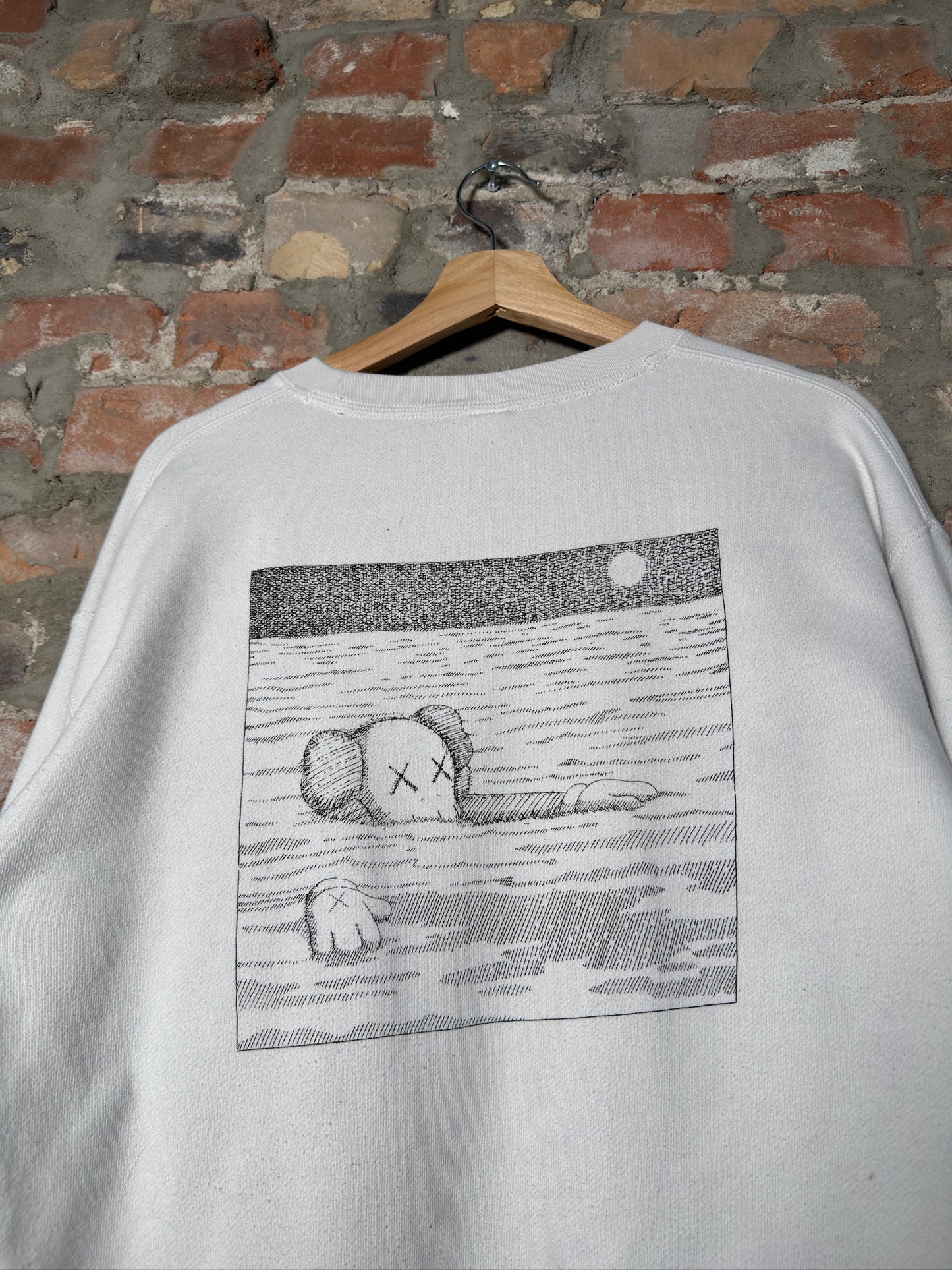 Kaws x UNIQLO Swimming Crewneck White Sz M