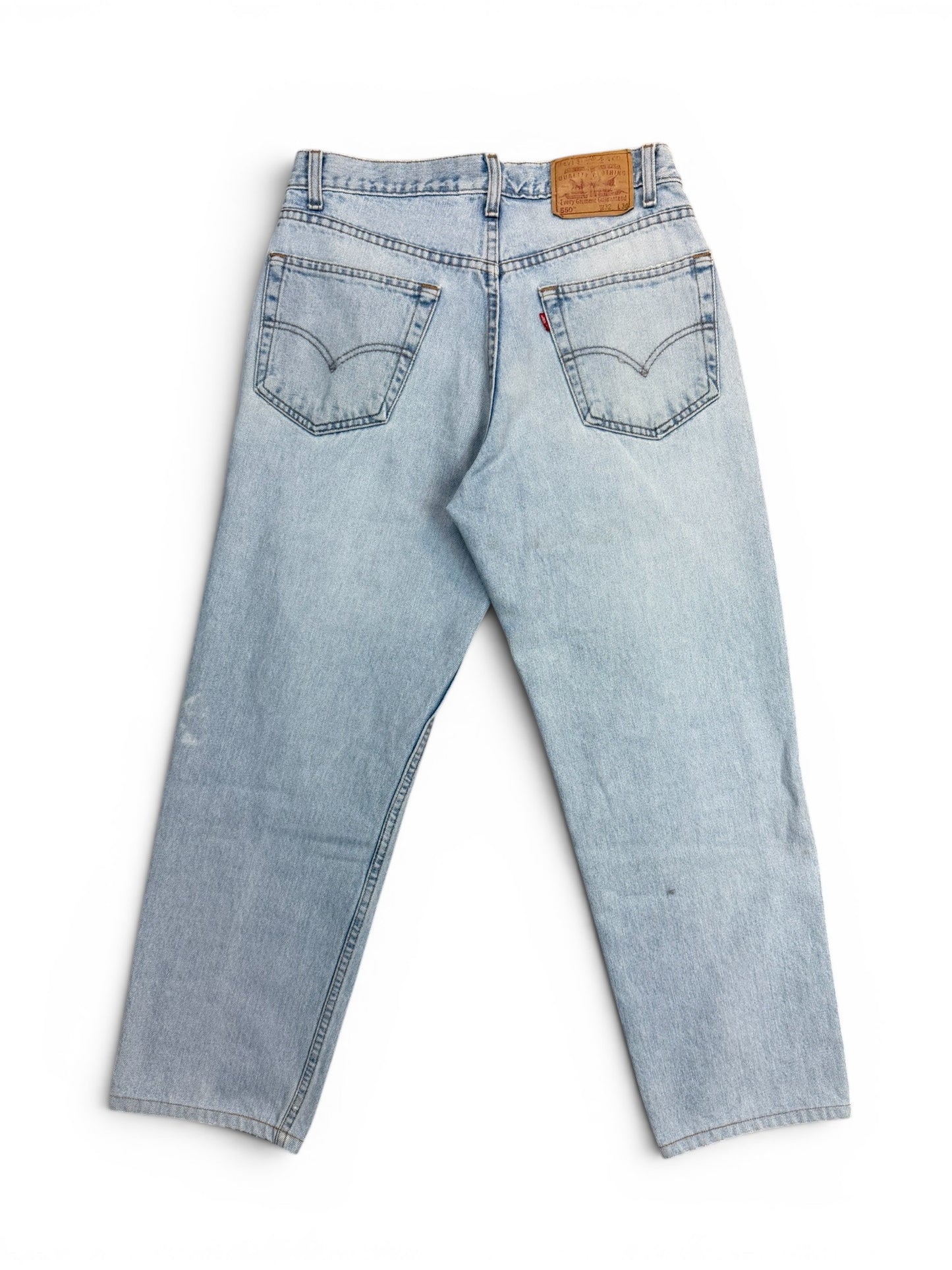 (32") Vintage Levi's 550 Light Wash Jeans