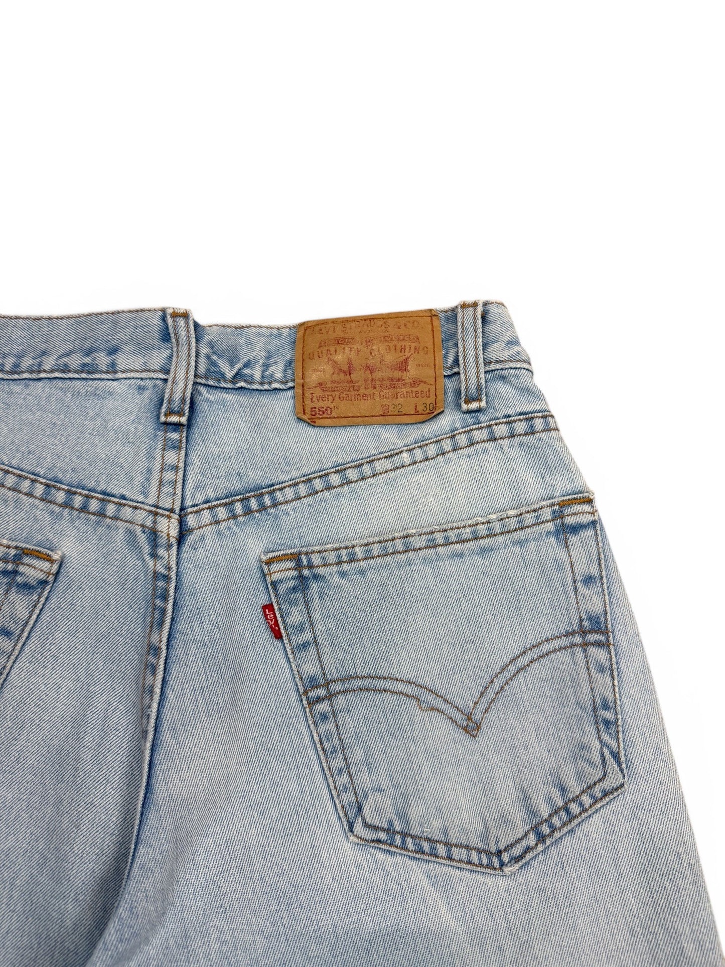 (32") Vintage Levi's 550 Light Wash Jeans