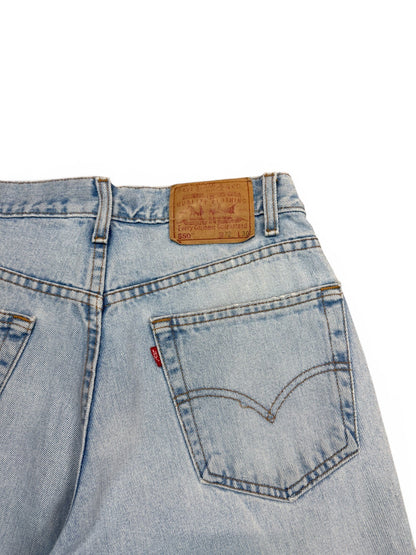 (32") Vintage Levi's 550 Light Wash Jeans