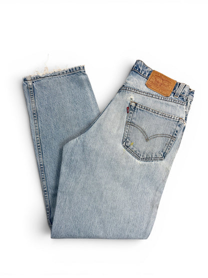 (33") Vintage Levi 550 Light Wash Jeans