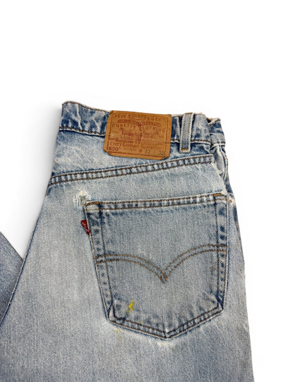 (33") Vintage Levi 550 Light Wash Jeans