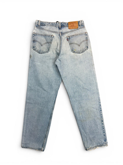 (33") Vintage Levi 550 Light Wash Jeans