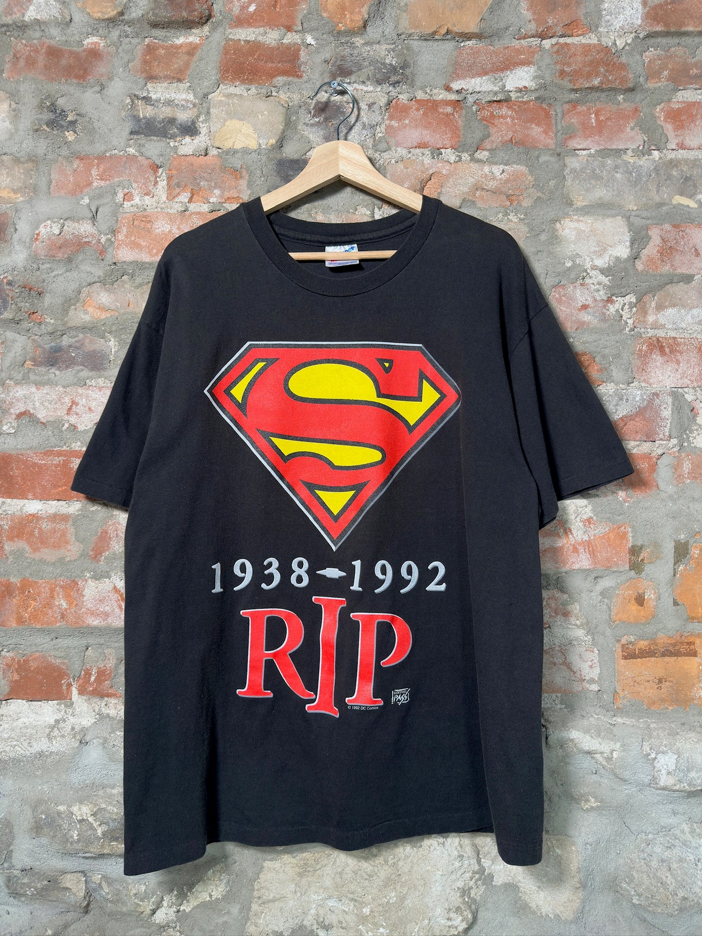 92" RIP Superman Backstage Pass T-Shirt Sz XL