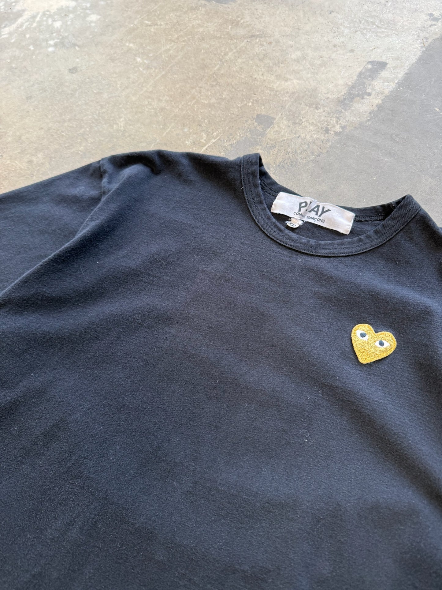 (XXL) CDG Gold Heart Black T-Shirt