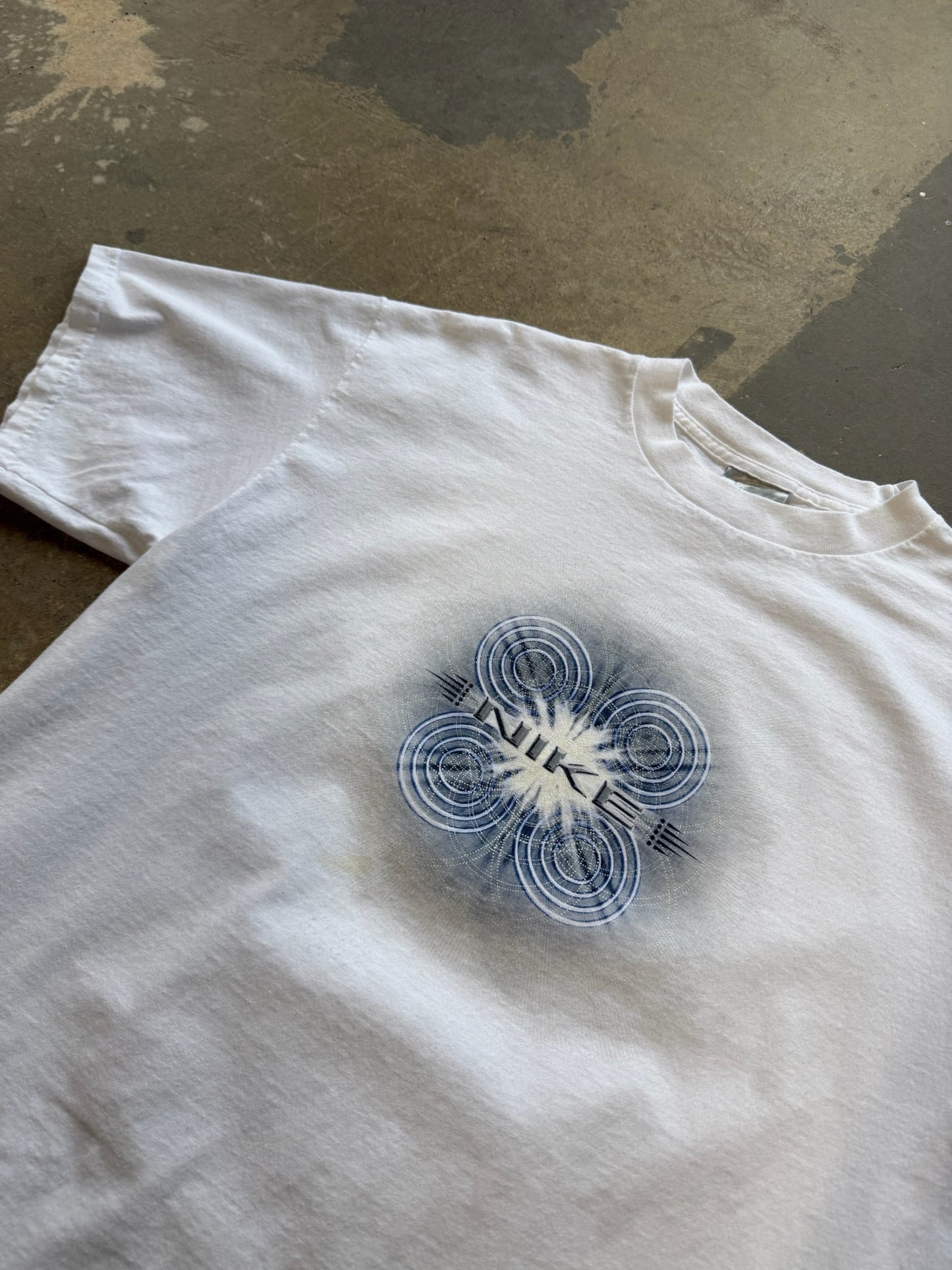 (L) Vintage 2000s Nike Spiral Logo T-Shirt