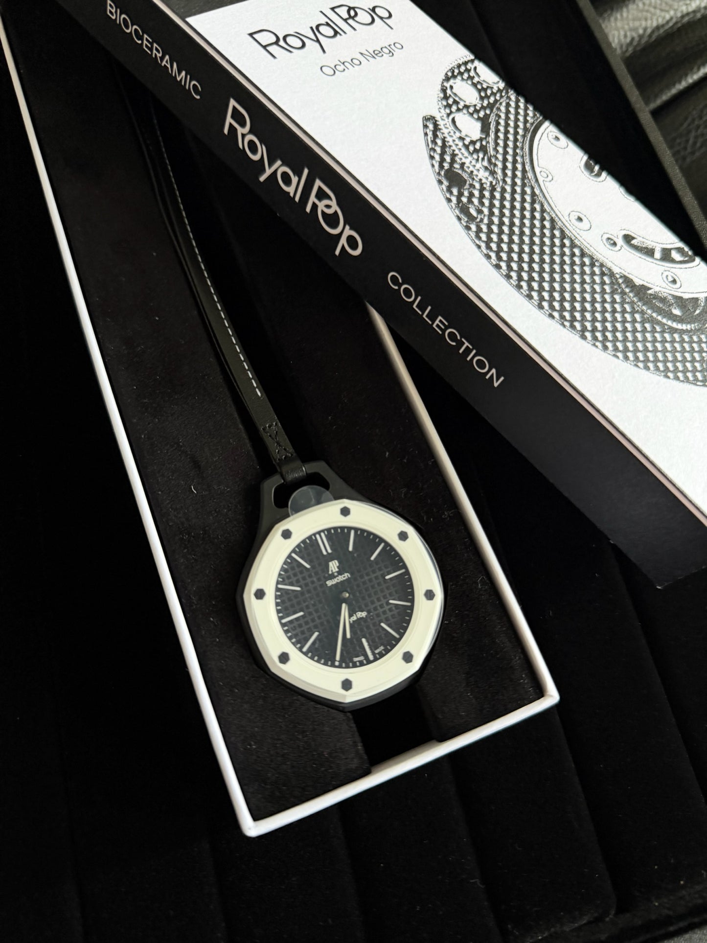 AP x Swatch Royal Pop Ocho Negro
