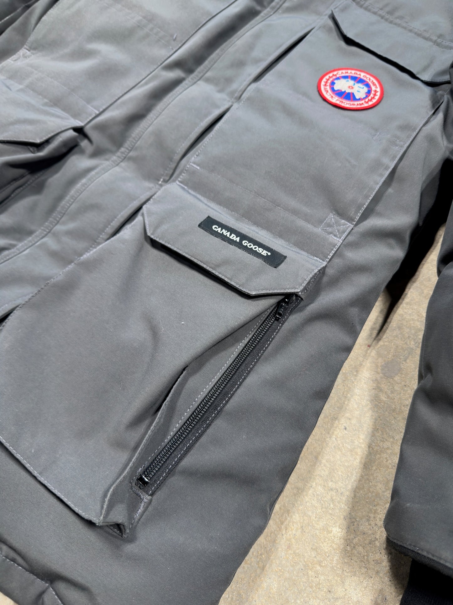 (S) Canada Goose Expedition Parka Grey