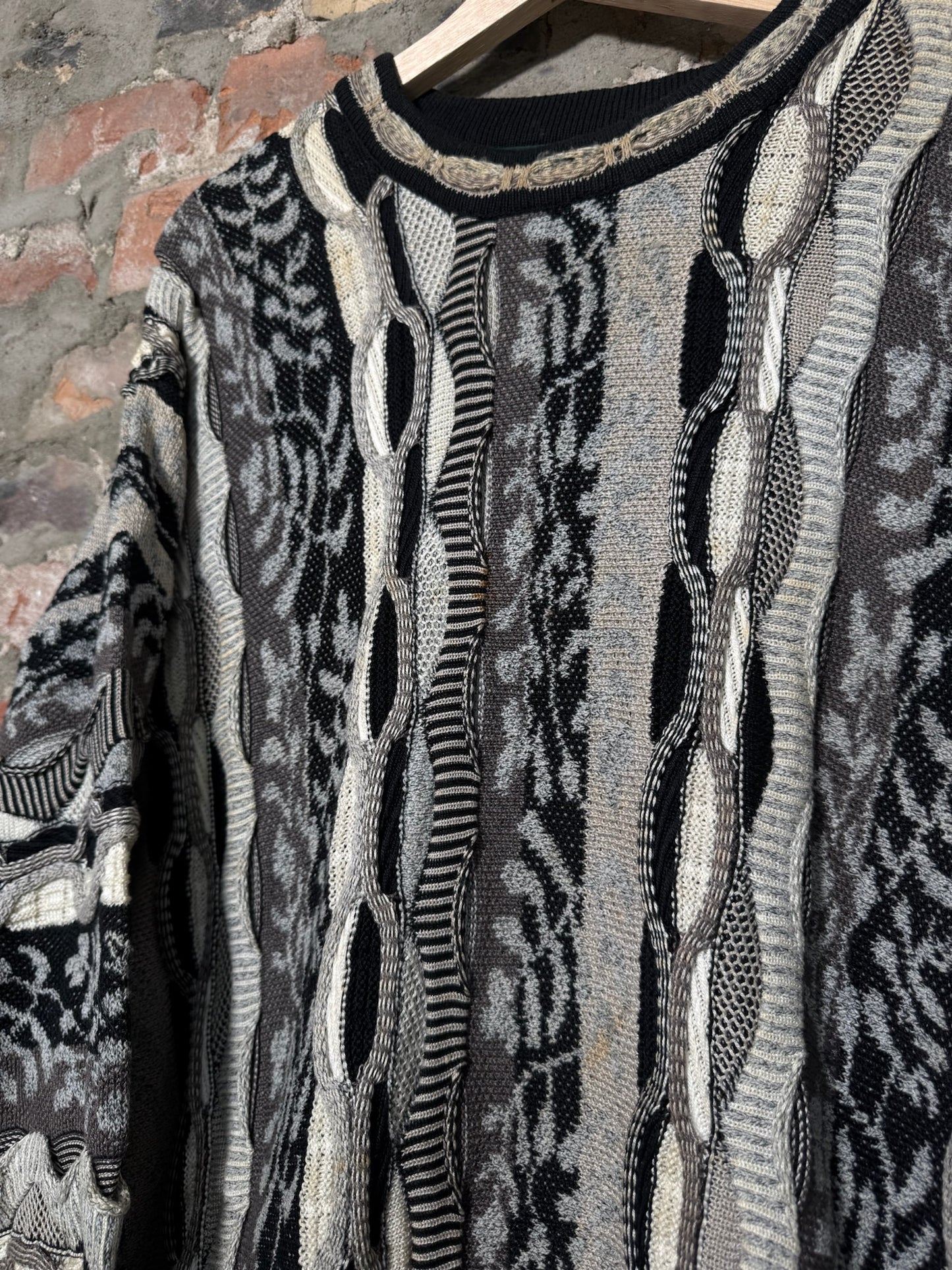 Vtg Tundra 3D Knit Style Sweater Sz L