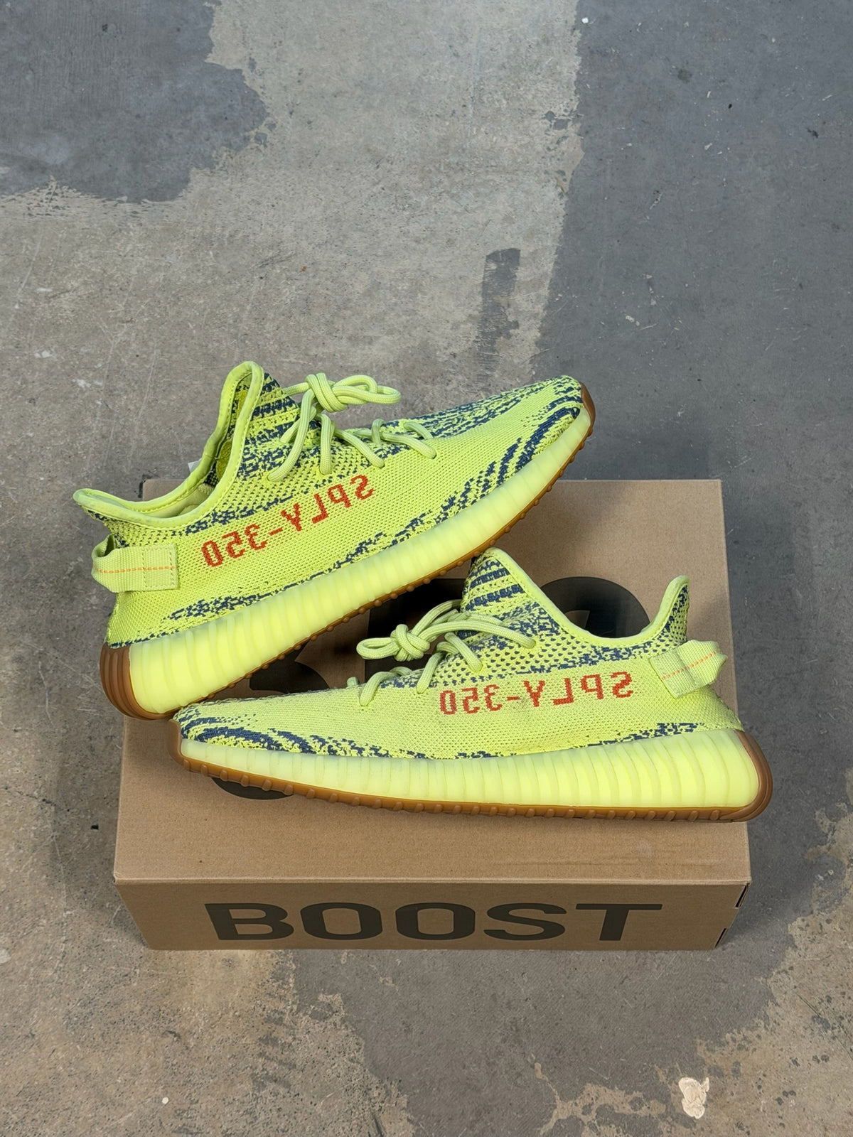 (10.5) Yeezy 350 Semi Frozen