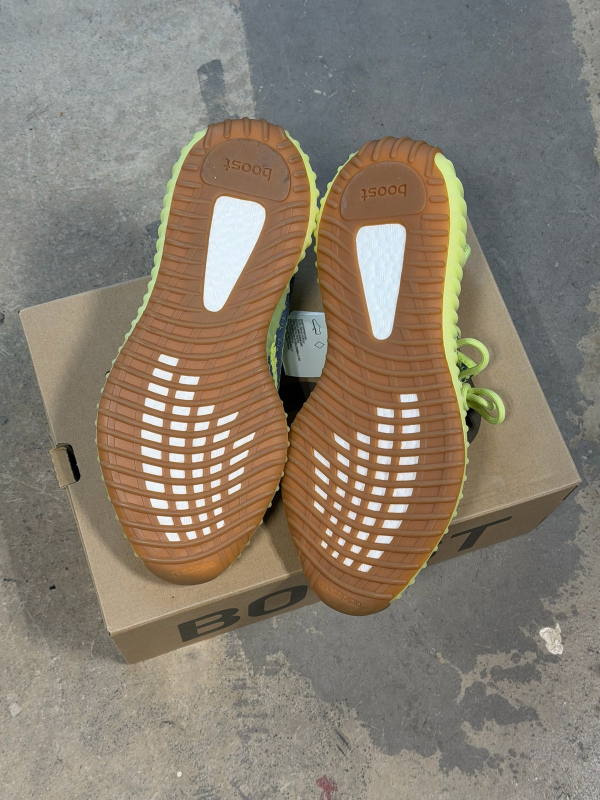 (10.5) Yeezy 350 Semi Frozen