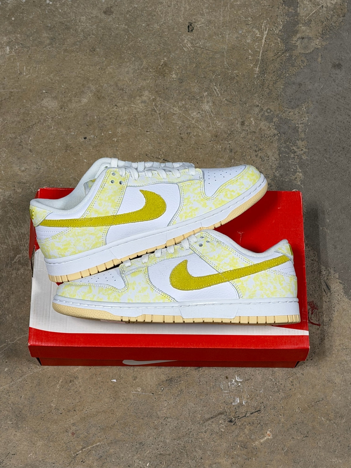 (8.5M) Dunk Low Yellow Strike