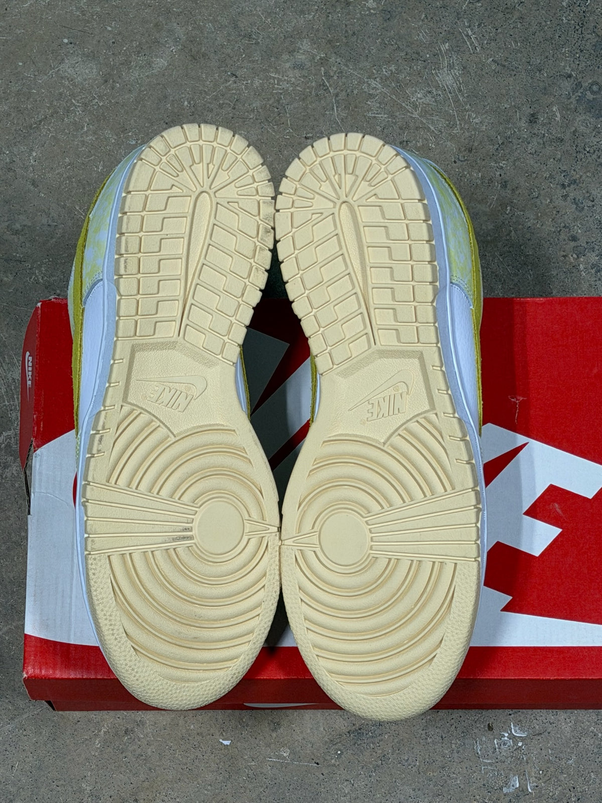 (8.5M) Dunk Low Yellow Strike