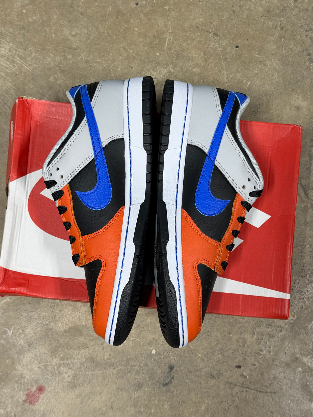 (9.5) Dunk Low 75th EMB Knicks