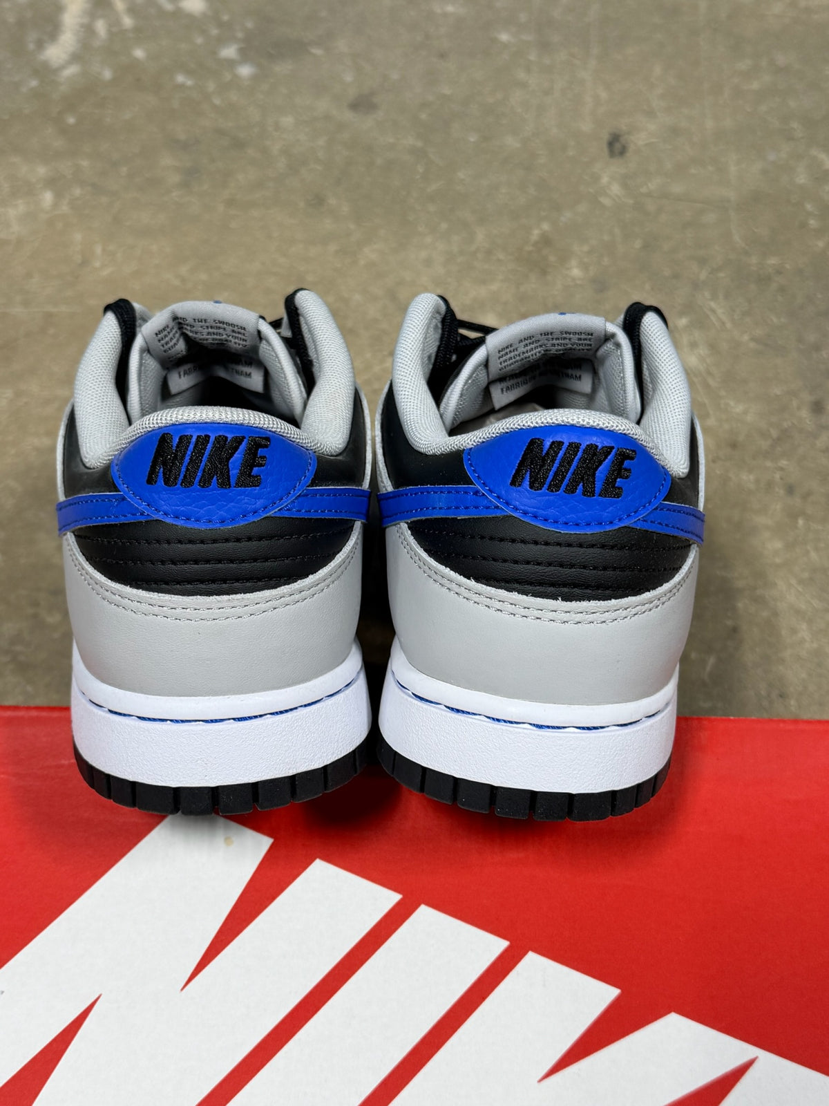 (9.5) Dunk Low 75th EMB Knicks