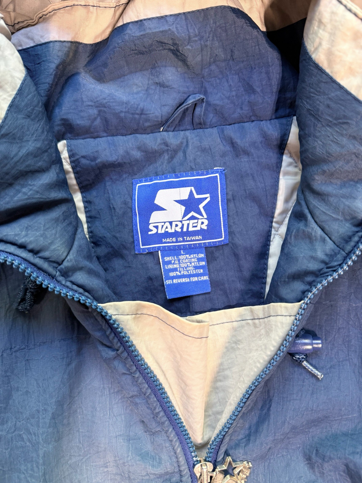 (L) Vintage 90s Georgetown Hoyas Hooded Starter Jacket