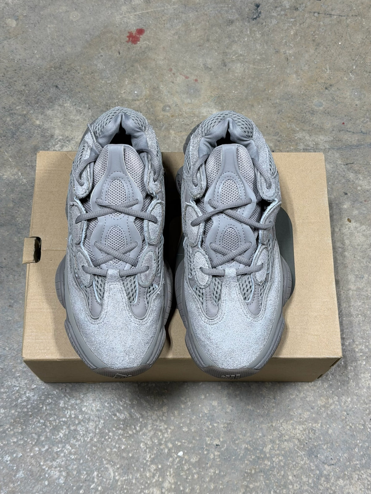 (8) Yeezy 500 Ash Grey