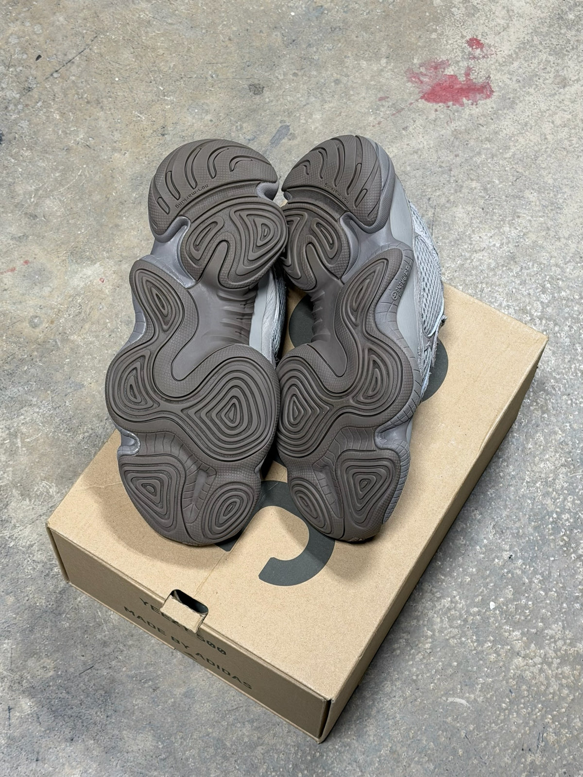 (8) Yeezy 500 Ash Grey