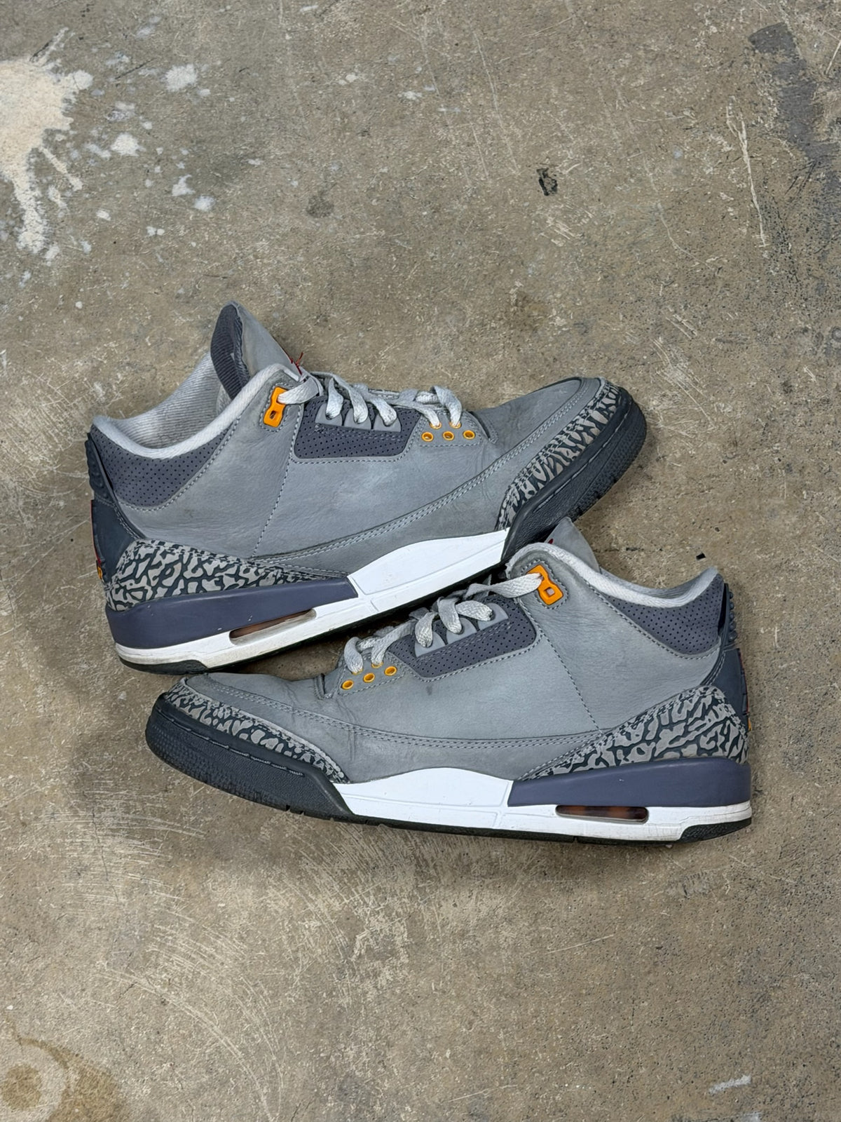 (8.5) Jordan 3 Cool Grey