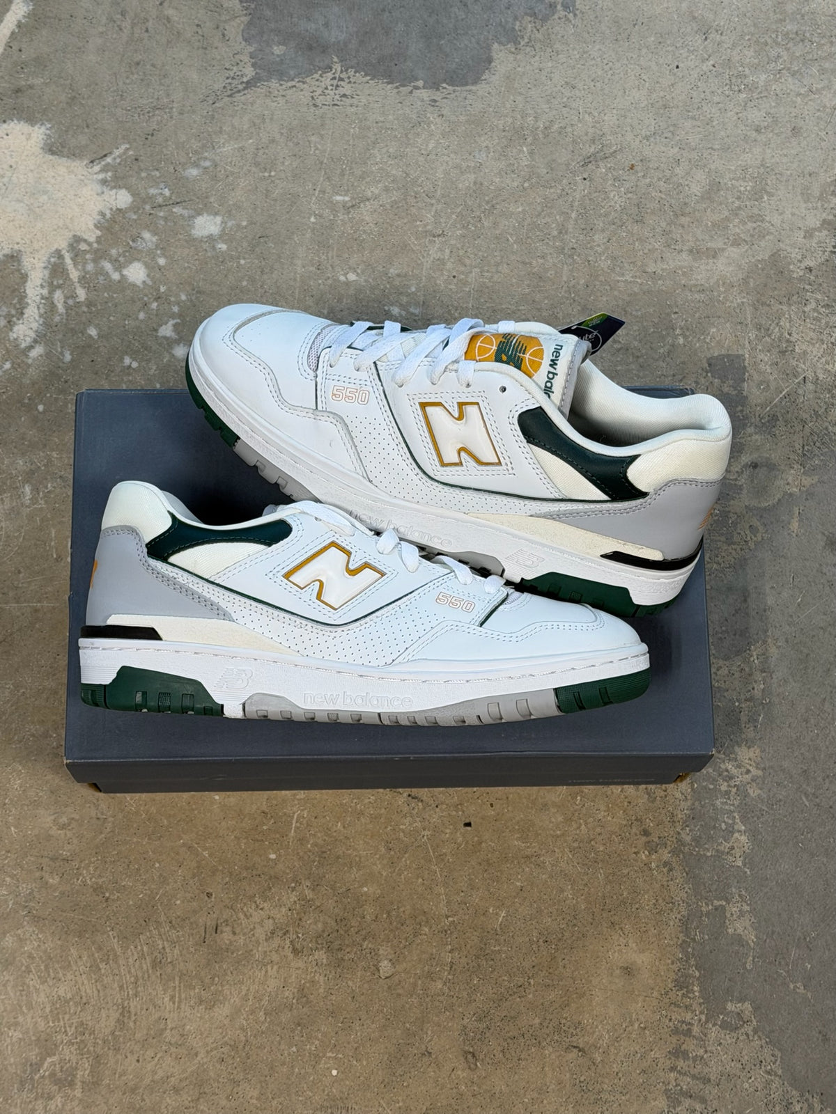 (8.5) New Balance 550 Nightwatch Green