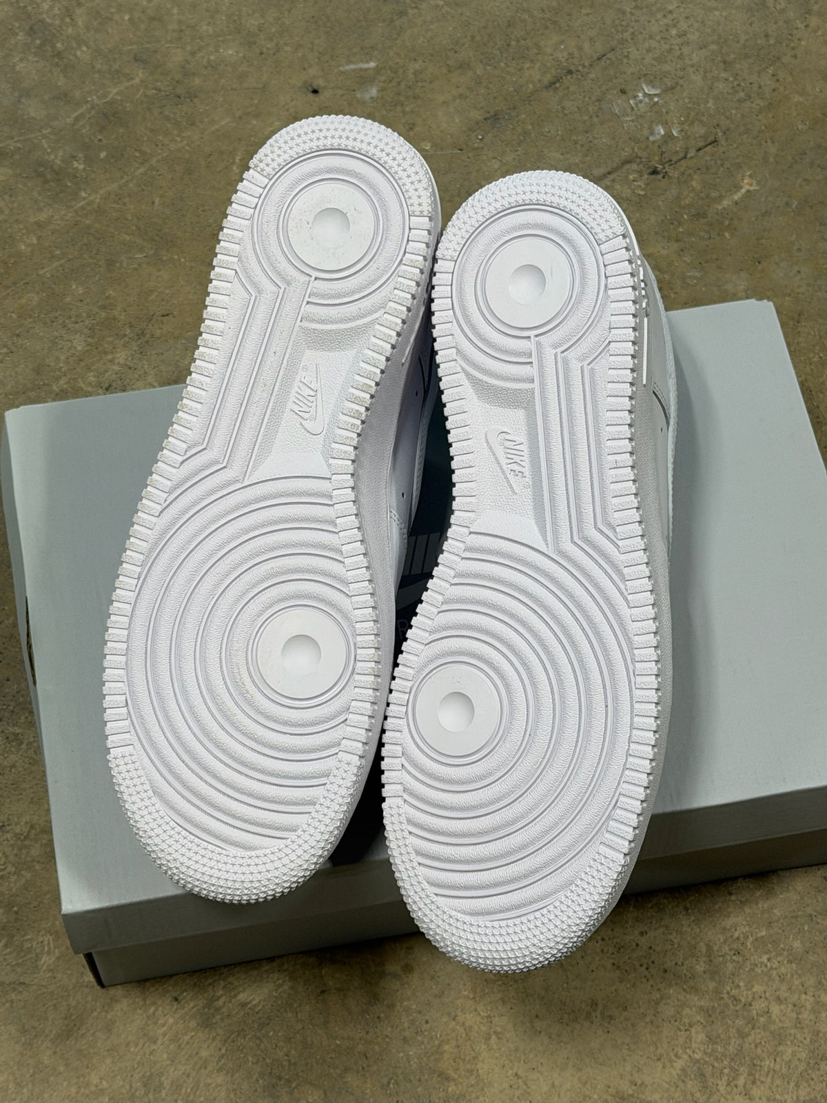 (10M) Air Force One White