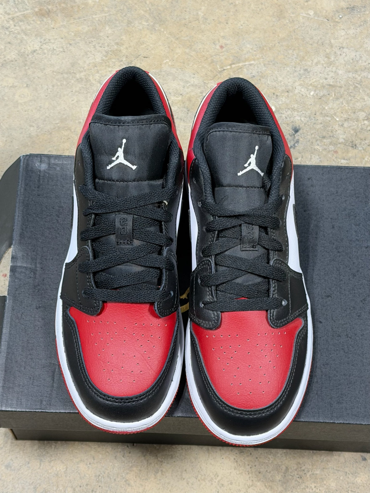 (6) Jordan 1 Low Bred Toe