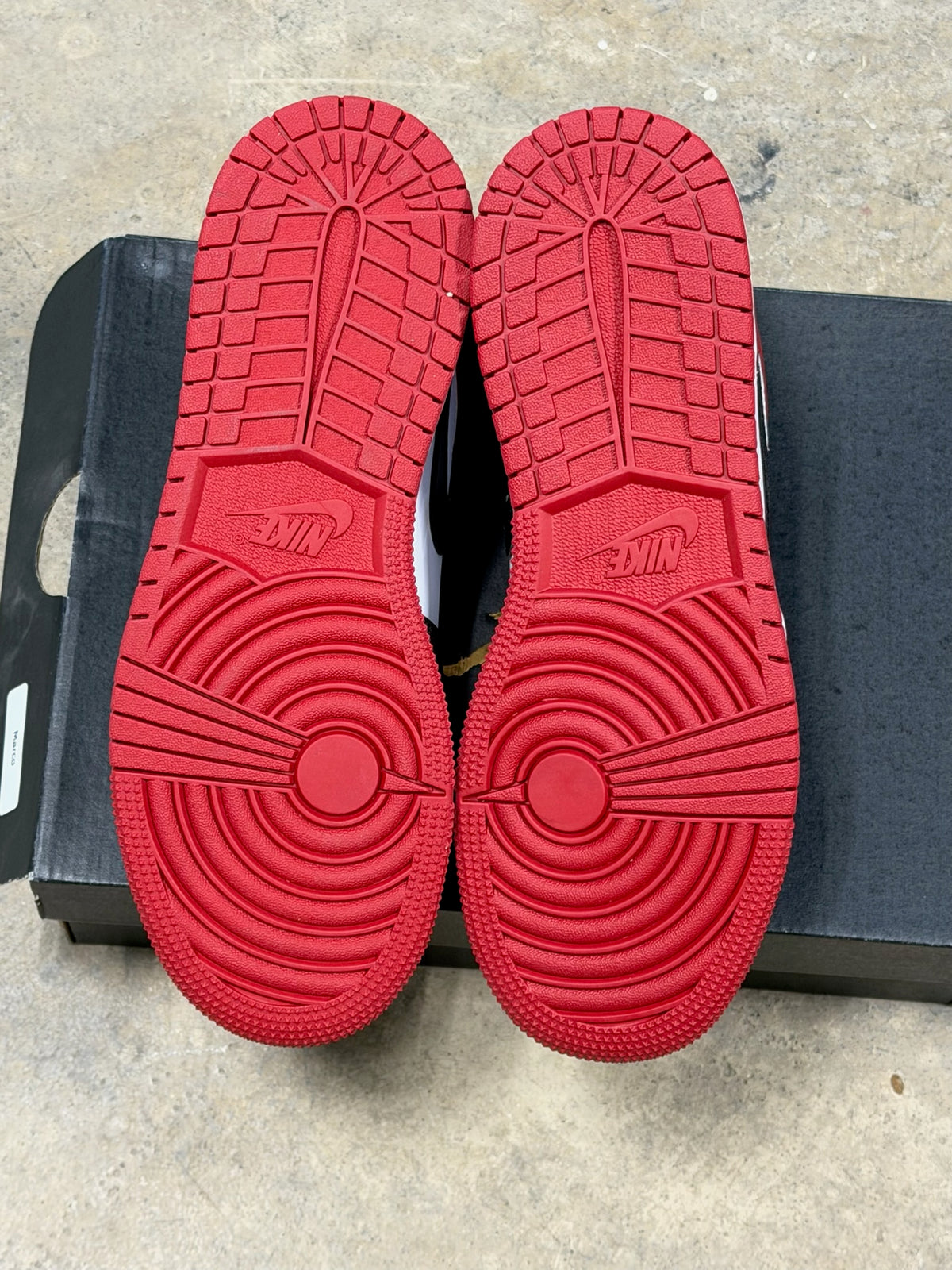 (6) Jordan 1 Low Bred Toe