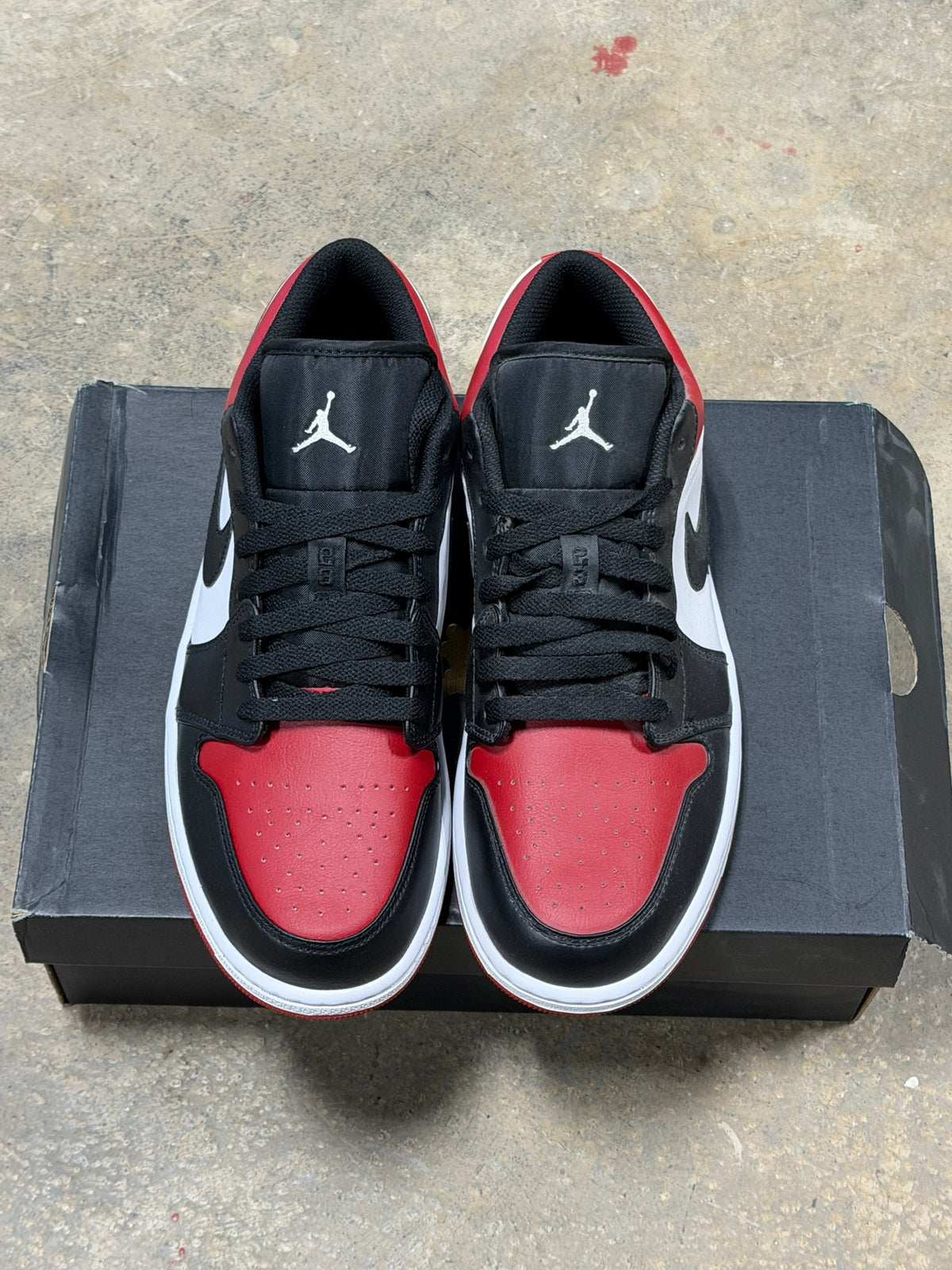 (11) Jordan 1 Low Bred Toe