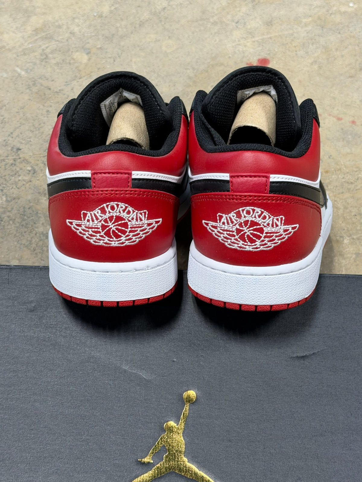 (11) Jordan 1 Low Bred Toe